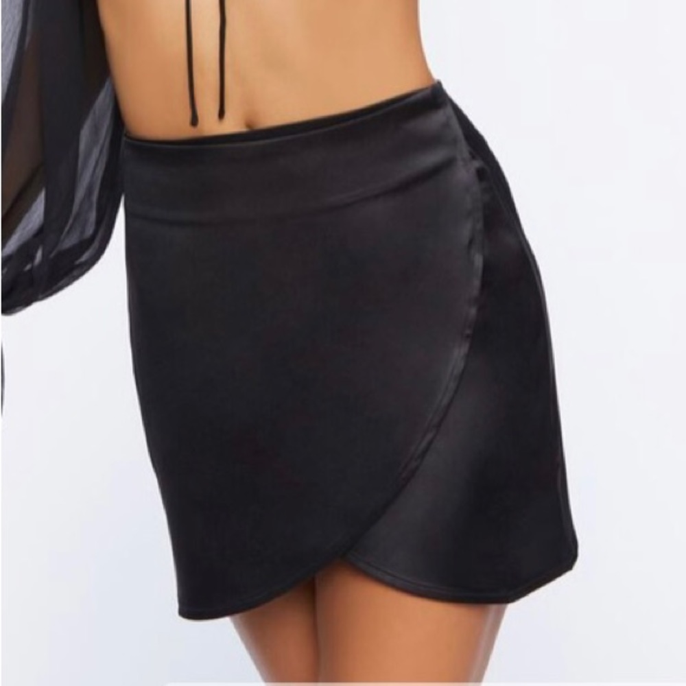 NWT Tulip Hem Skirt